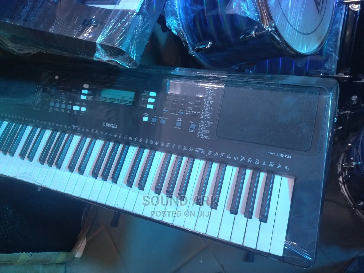 Keyboard PSR E373