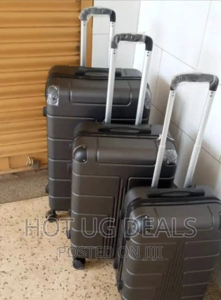 Plastic Travel Trolley Suitcase With Portable Spinner Wheels