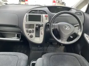 Toyota Ractis 1.5 AWD 2007 Silver