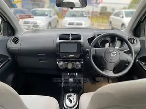Toyota IST 2009 White