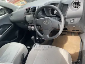 Toyota IST 2009 White
