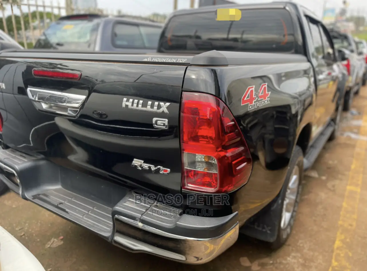 Toyota Hilux 2016 Black