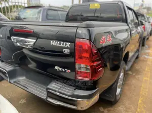 Toyota Hilux 2016 Black
