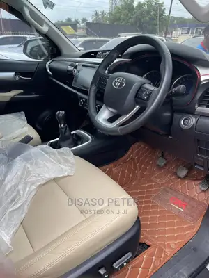 Toyota Hilux 2016 Black