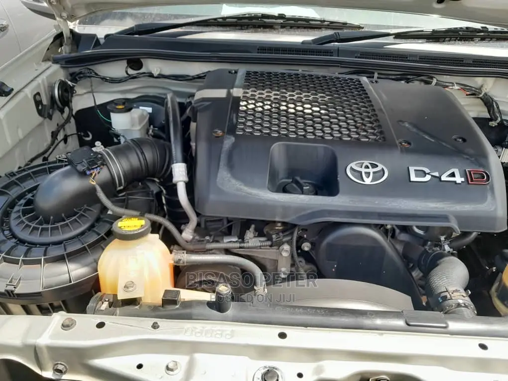 Toyota Hilux SR 4x4 2013 Silver