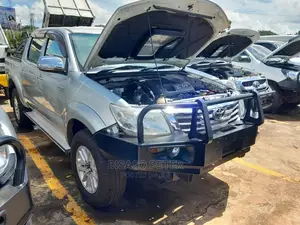 Toyota Hilux SR 4x4 2013 Silver