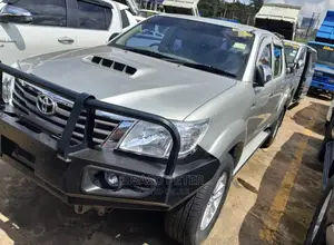 Toyota Hilux SR 4x4 2013 Silver