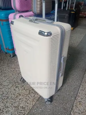 Vip Executive Classy Suitcases.Medium.( Cream)