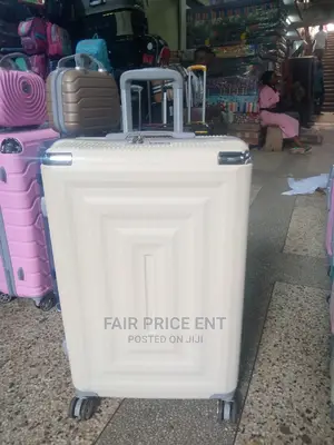 Vip Executive Classy Suitcases.Medium.( Cream)