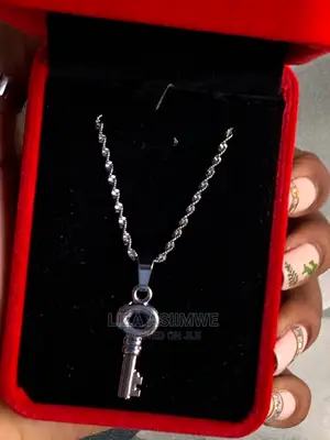 Simple and Elegant Lady’S Necklaces Available