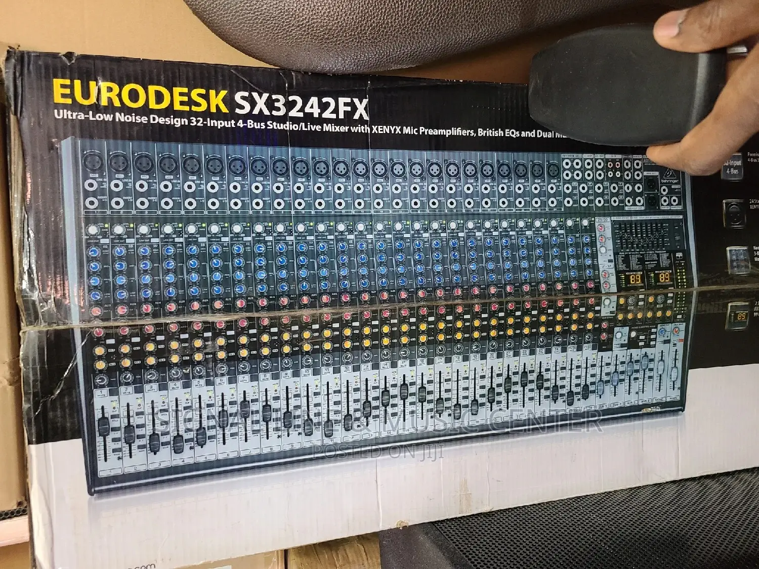 Behringer 32channel Mixer