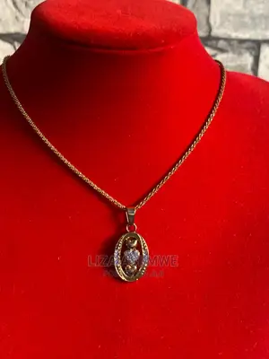 Simple and Elegant Lady’S Necklaces Available