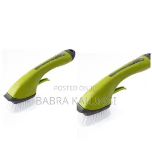 Spray Cleaning Brush