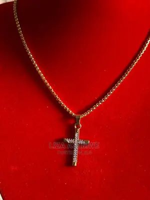 Men’S Simple Necklaces Available With a Cross Pendant