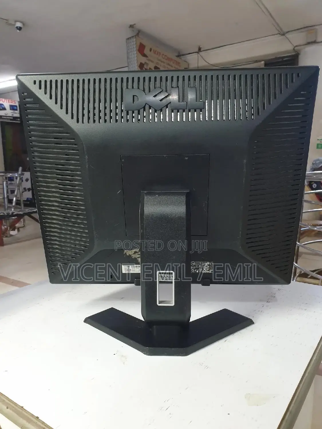 Dell Monitor 19 Square 1