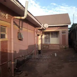 4bdrm House in Najjanankumbi Along, Central Division for Sale