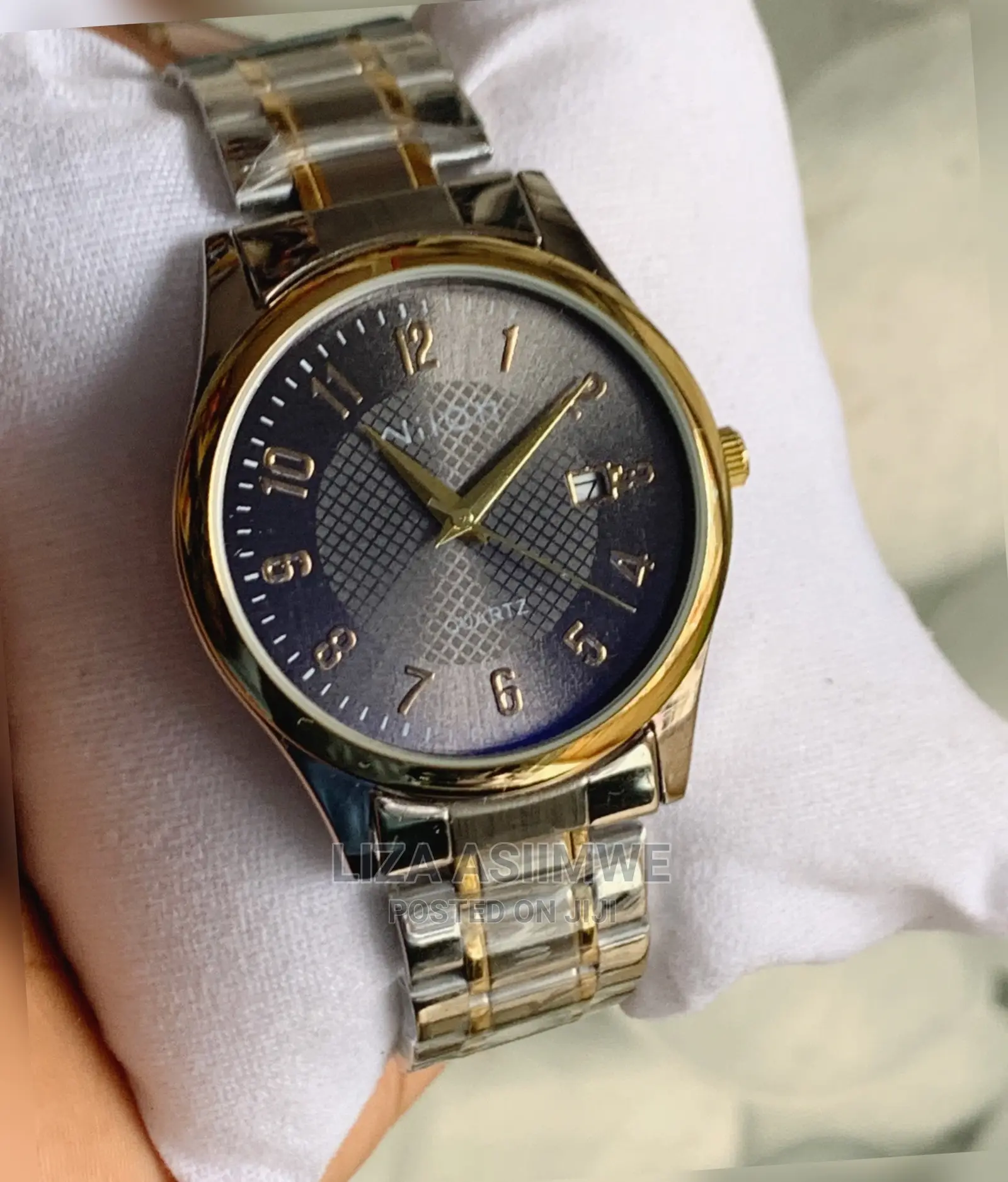 Simple Unisex Watches Available