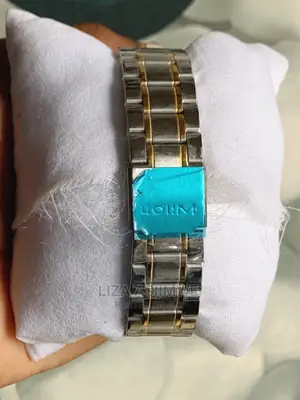 Simple Unisex Watches Available