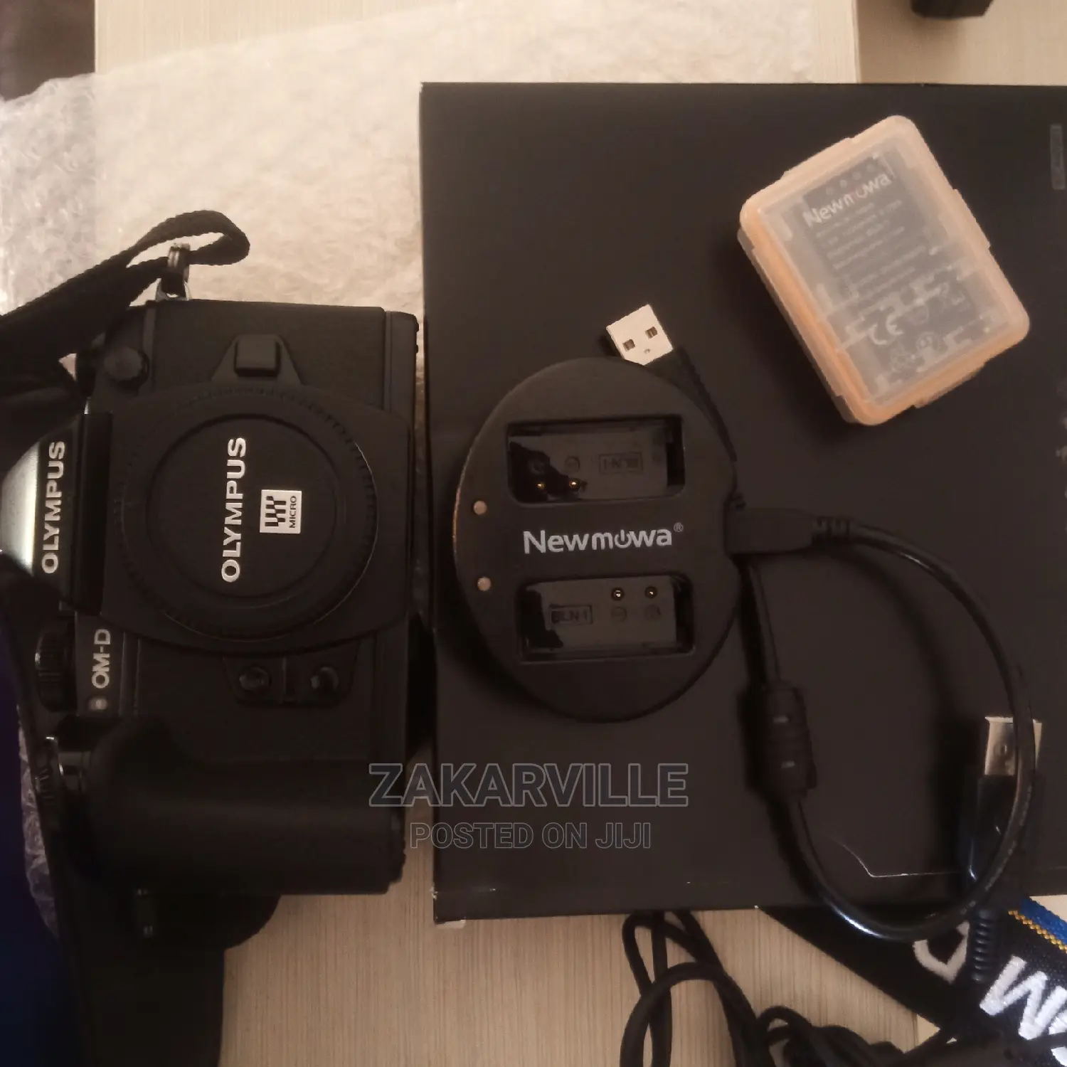 Olympus OM-D E-M1 Mirrorless Digital Camera (Body Only)