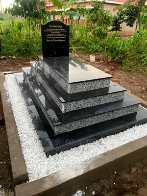 Granite Grave / Amalaalo