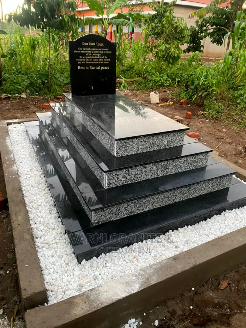 Granite Grave / Amalaalo