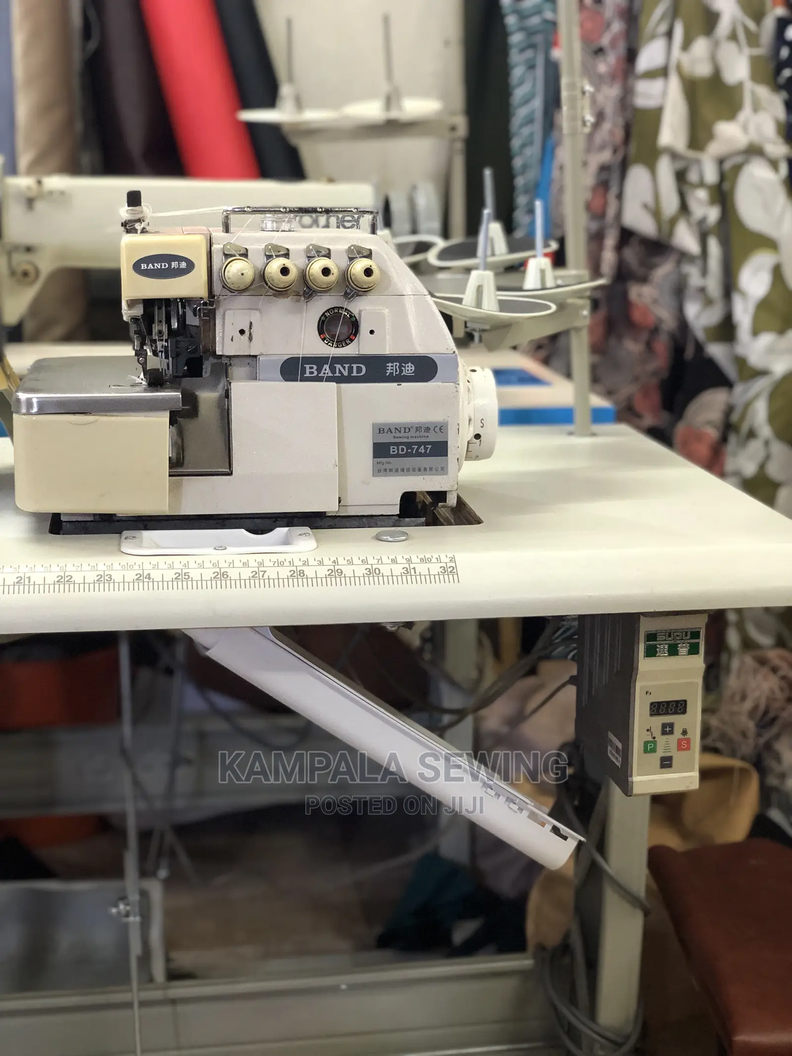 Computerized Industrial Overlock Sewing Machine