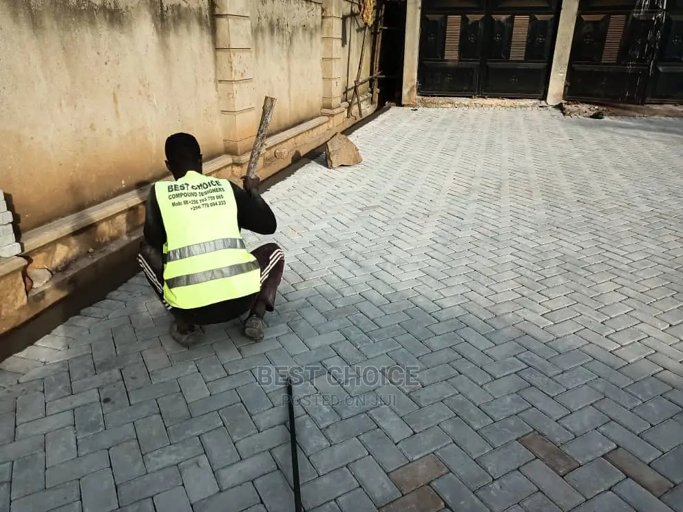 Walk Ways Paver Laying Compound Designing Levelling Experts