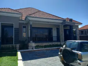 Furnished 4bdrm Mansion in Kira for Sale