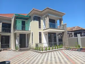 Furnished 6bdrm Duplex in Kira for sale