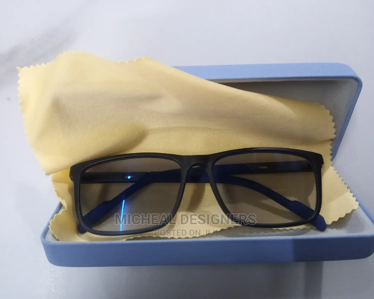 Photo Chromic Lenses and Genuine Frames