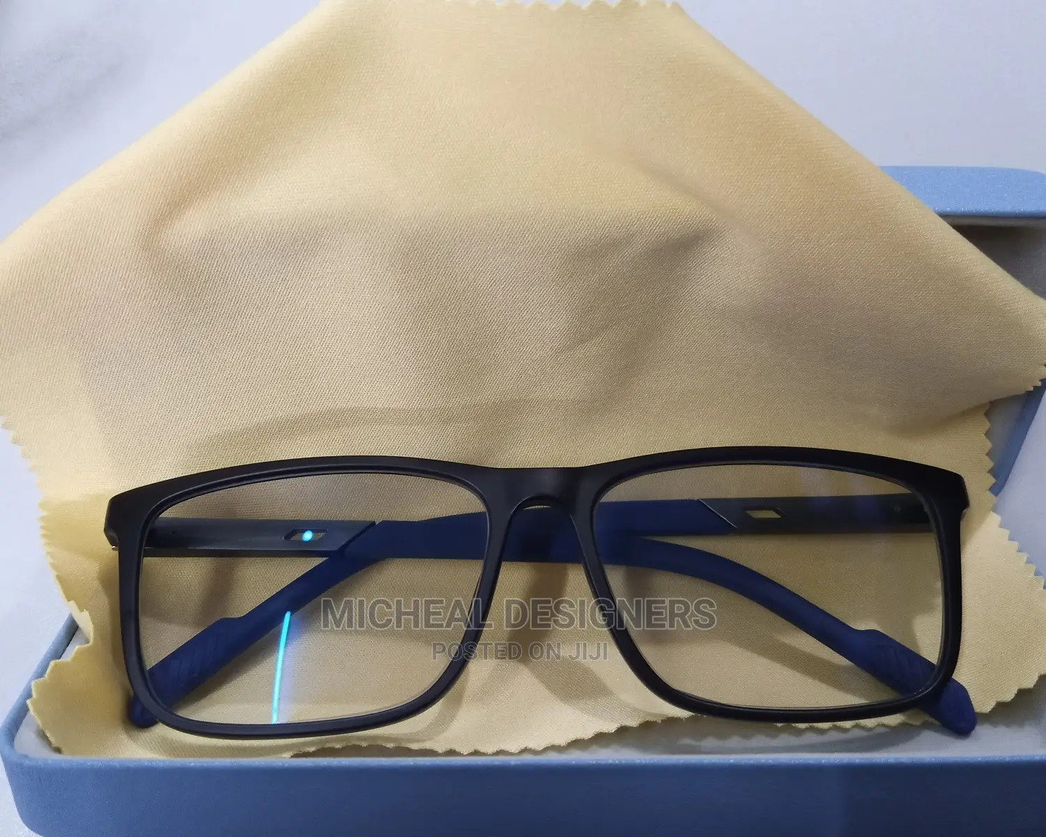 Photo Chromic Lenses and Genuine Frames