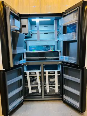 Hisense 680litres Smart Fridge With a Dispenser Ice Maker
