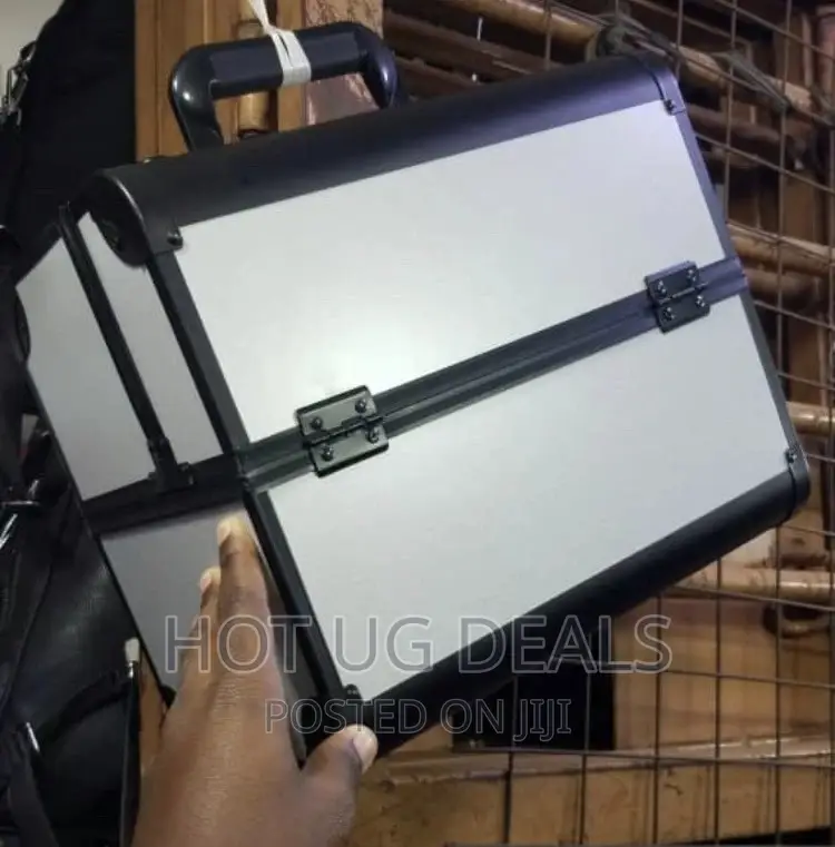Professional Cosmetic Case Lockable Makeup Box Beauty -White