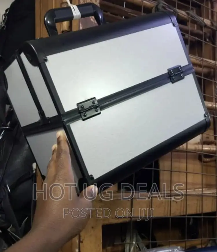 Professional Cosmetic Case Lockable Makeup Box Beauty -White