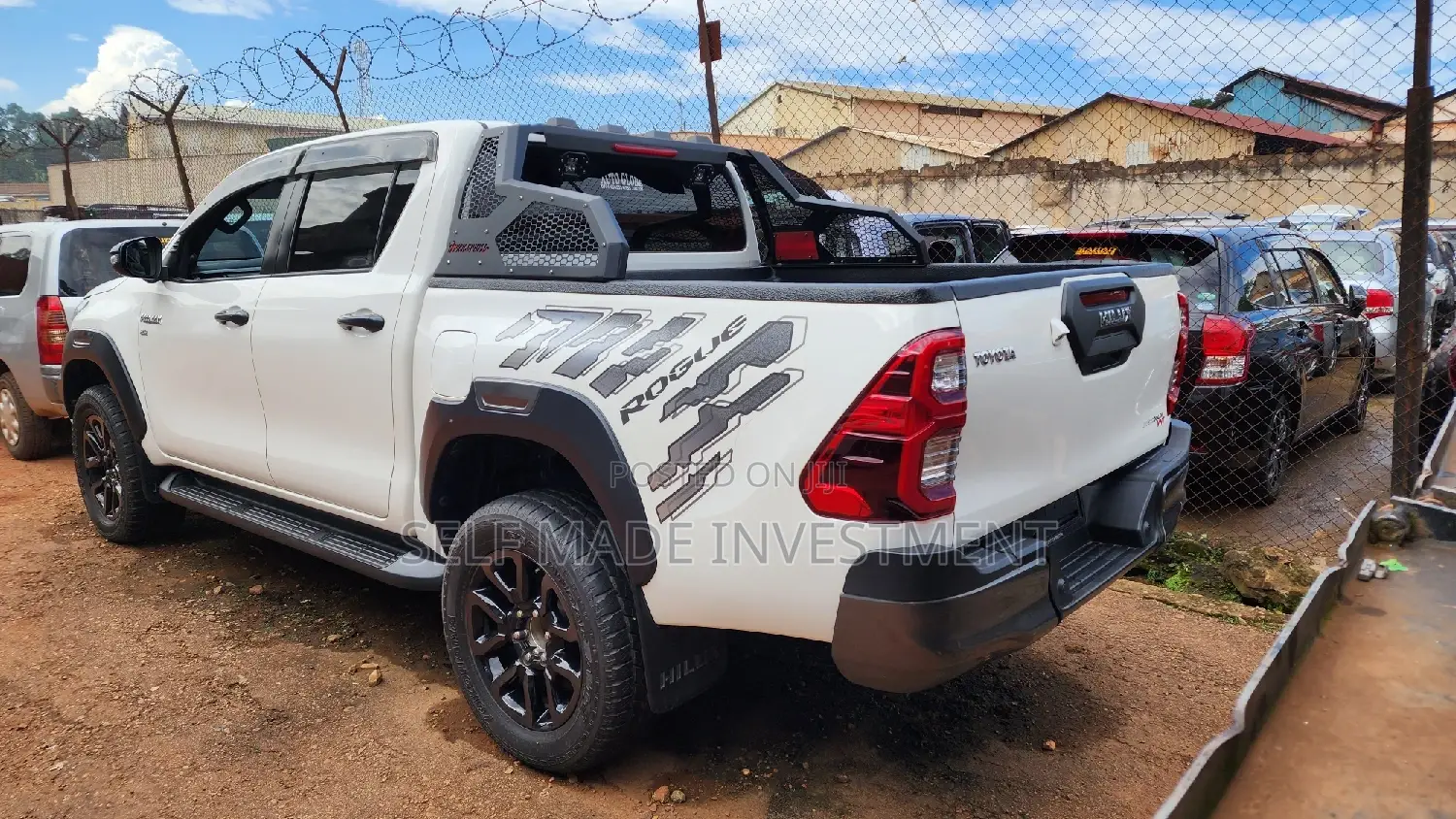 Toyota Hilux 2021 White
