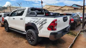 Toyota Hilux 2021 White