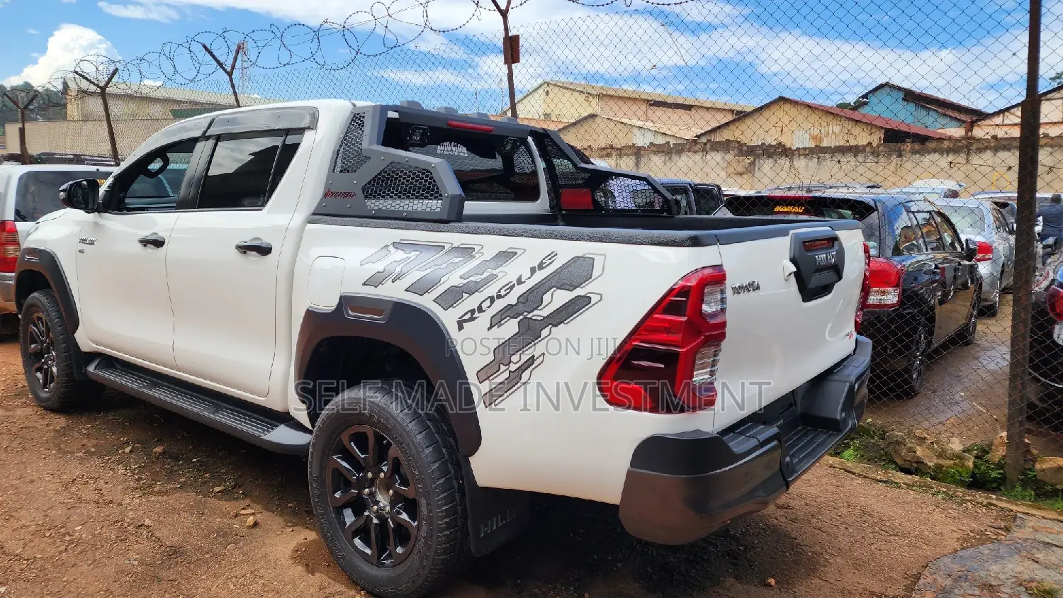 Toyota Hilux 2021 White