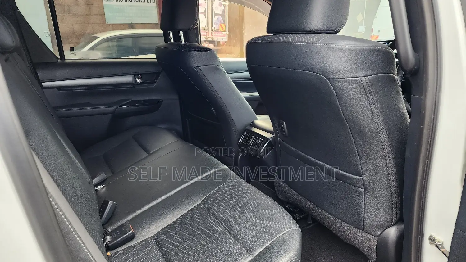 Toyota Hilux 2021 White