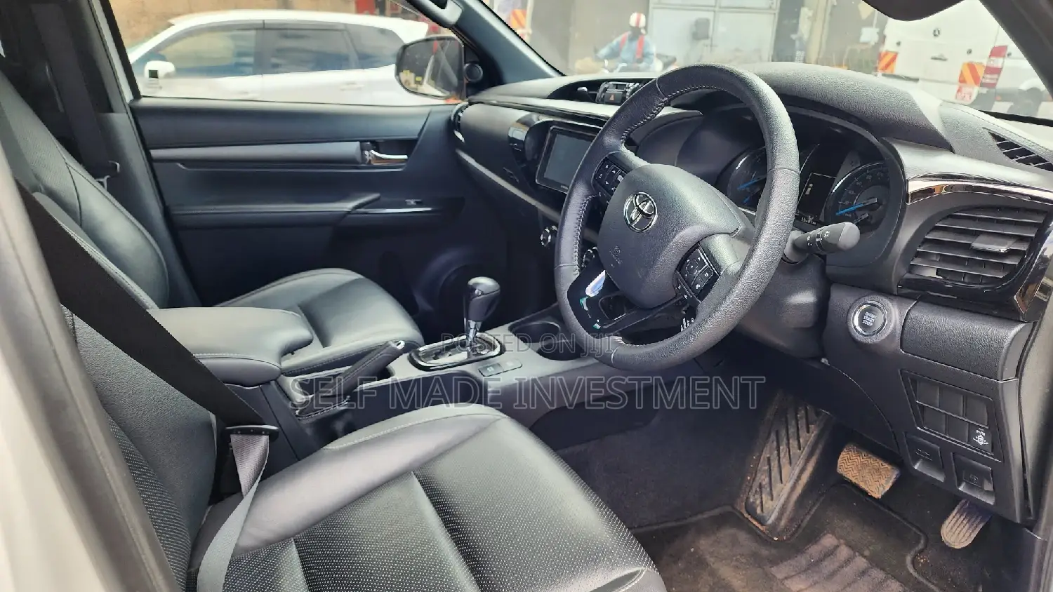Toyota Hilux 2021 White