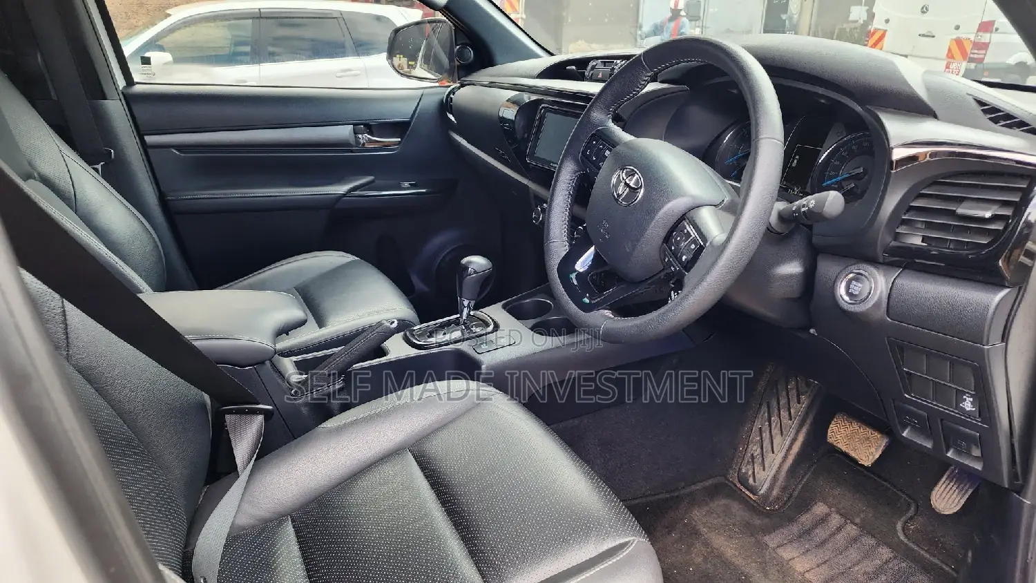 Toyota Hilux 2021 White