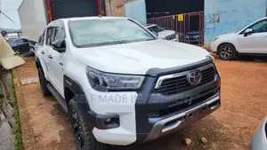 Toyota Hilux 2021 White
