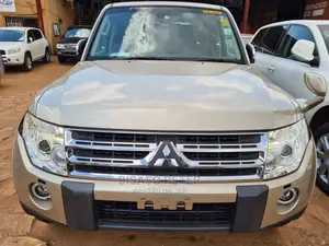 Mitsubishi Pajero 3.0 2010 Gray