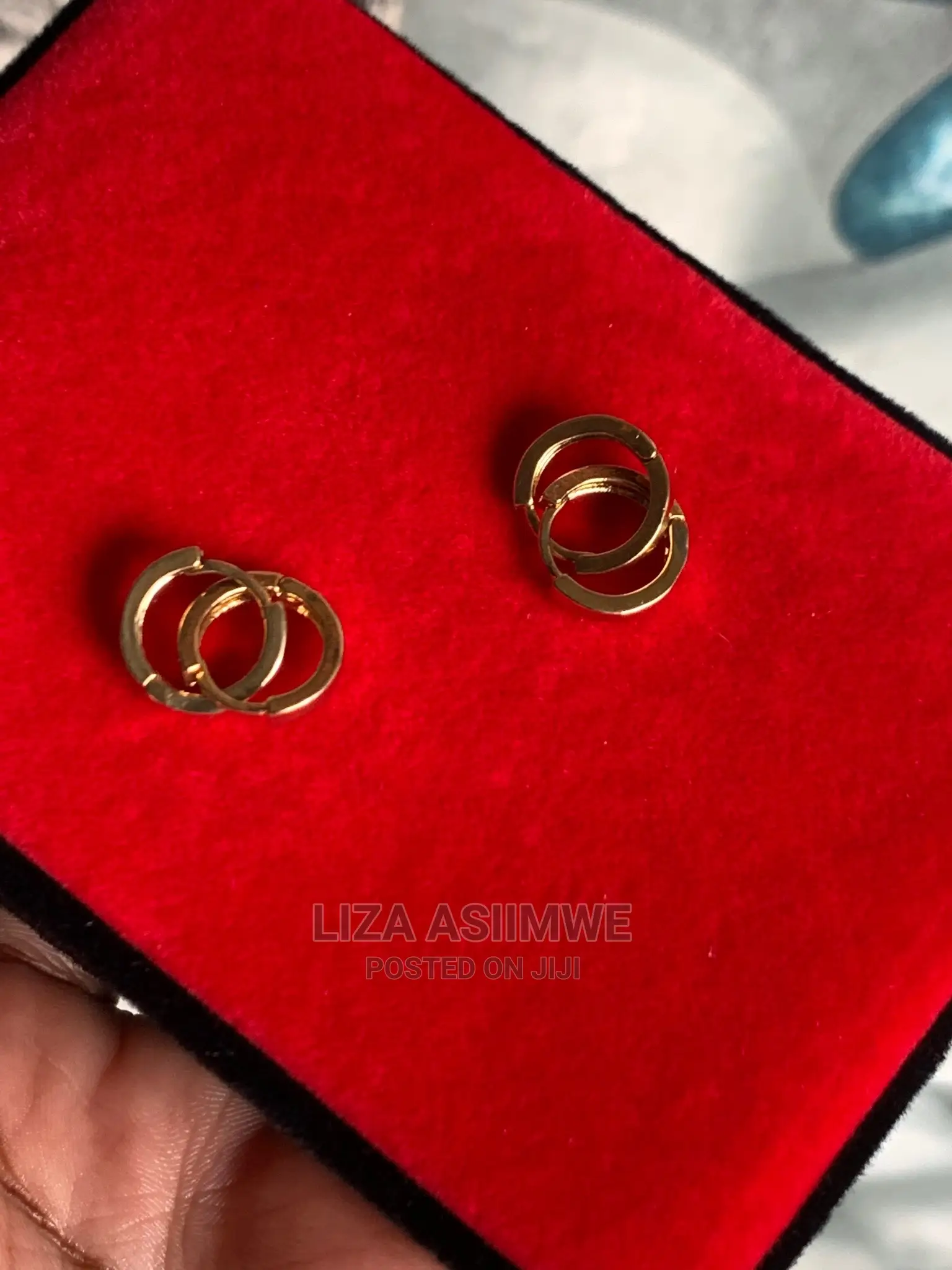 2 Pac Earpins Available
