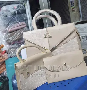 Ladies Classic Designer Handbag - Cream