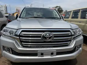 Toyota Land Cruiser 4.5 V8 TD 2018 Silver