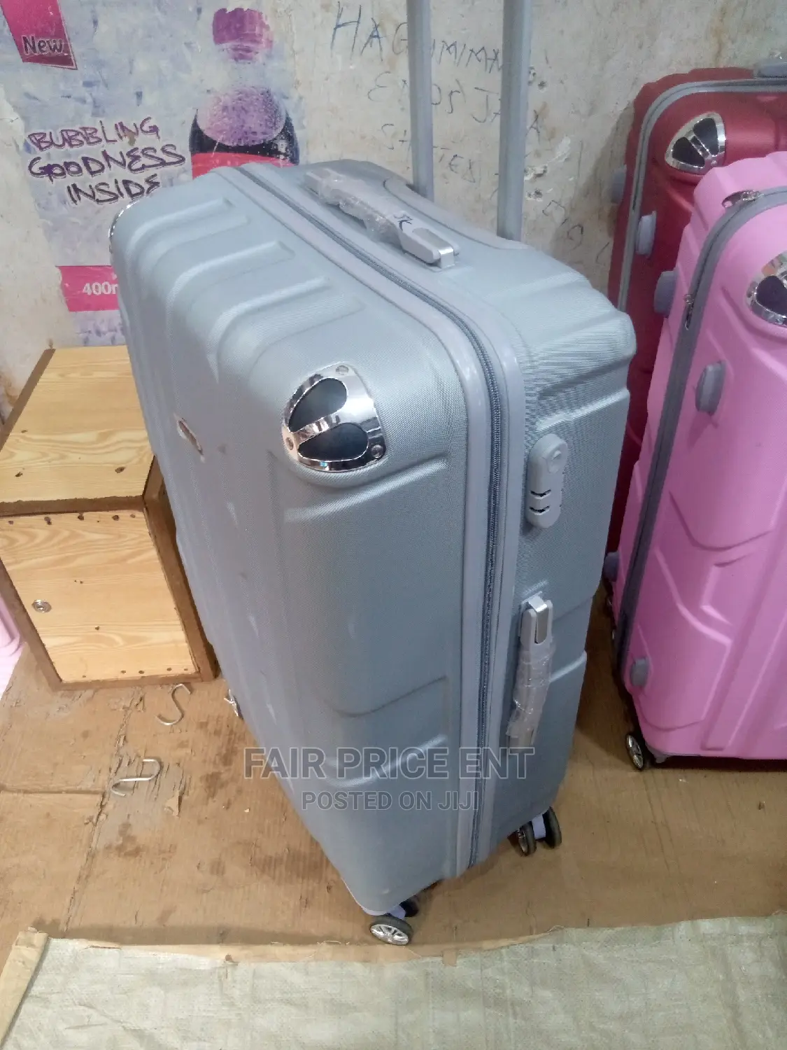 Executive Plastic Traveling Suitcases.Medium.( Silver)