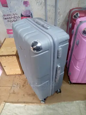 Executive Plastic Traveling Suitcases.Medium.( Silver)