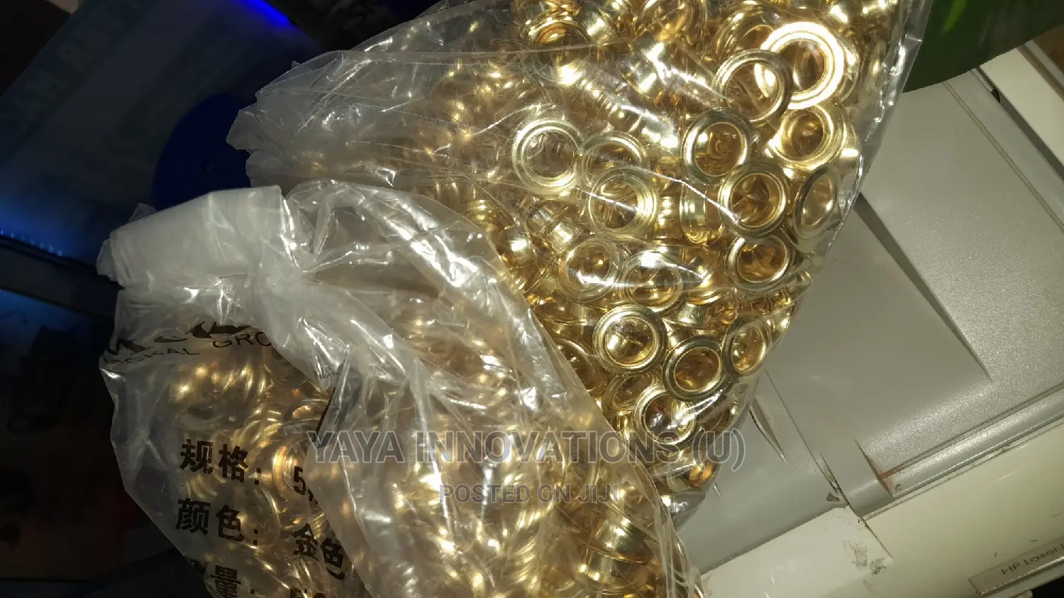Eyelets Golden