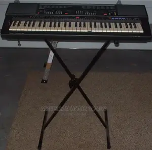 Yamaha PSR-500, 61 Keys Electronic Keyboard With Stand.