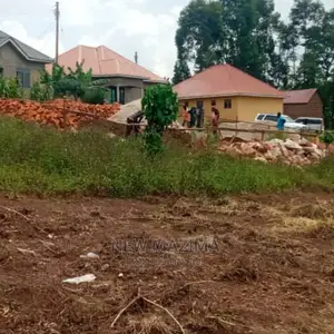 Very Prime Plot on Quicksale in Nsangi Maya Near Tarmac